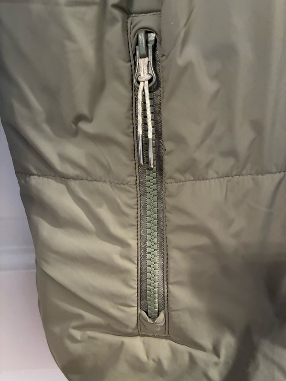 NWOT Vuori Canyon Insulated Jacket Light Olive Green Full Zip 2XL - Picture 8 of 10